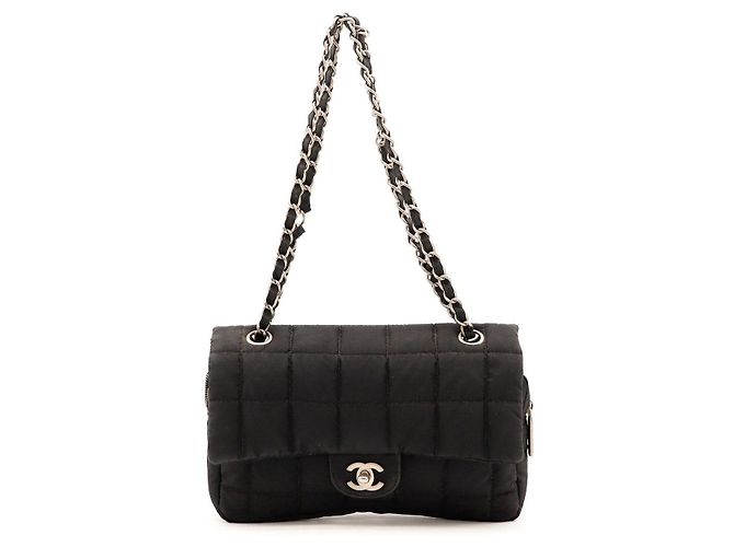 Borsa a tracolla Chanel in nylon nero