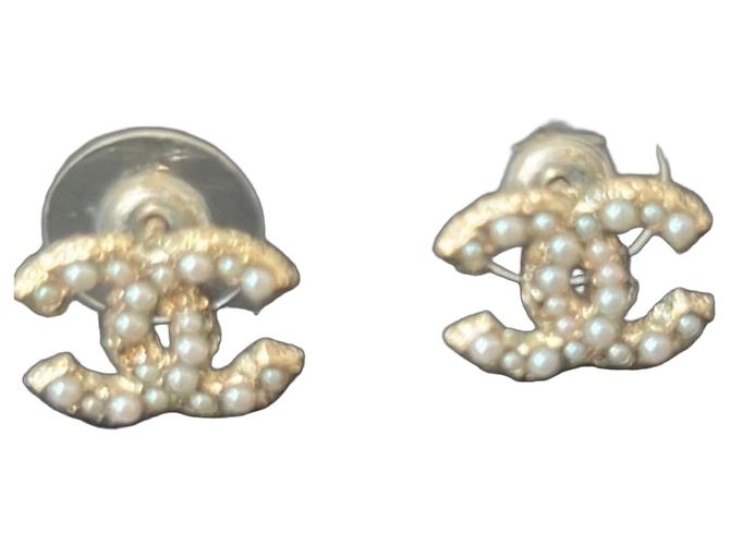 Brincos Chanel CC Pérolas Douradas