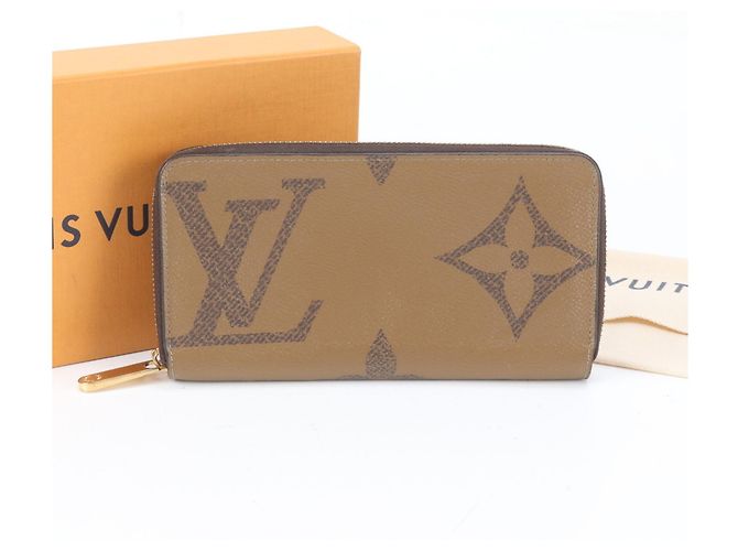 Louis Vuitton Monogram Giant Reverse Zippy Wallet