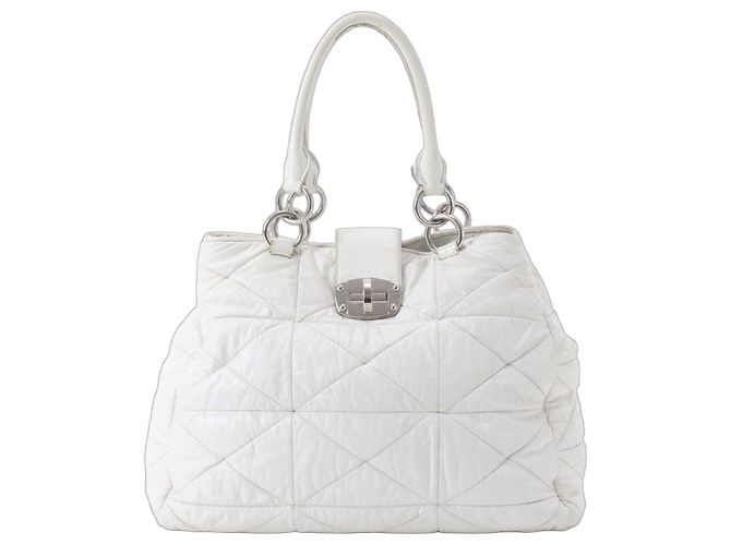 Saco Tote Miu Miu em couro acolchoado branco