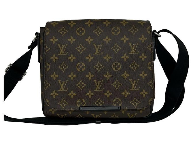 Bolsa de Ombro Louis Vuitton District PM Monogram Macassar em couro