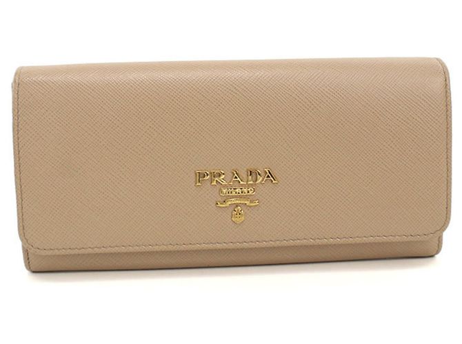 Cartera larga Prada de piel de becerro beige