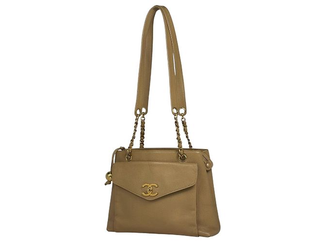 Saco Tote Chanel em couro de bezerro granulado bege
