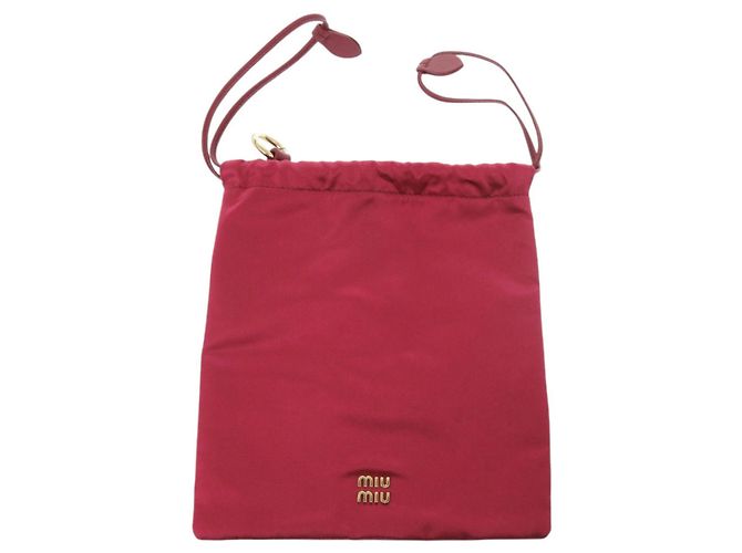 Miu Miu Bordeaux Satinleder-Beuteltasche