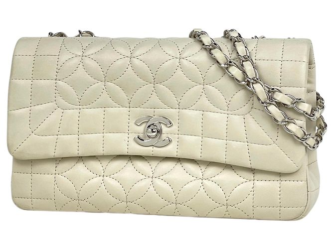 Bolsa de ombro Chanel em couro marfim