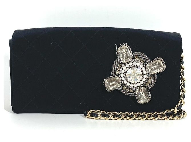 Borsa a tracolla Chanel in raso nero