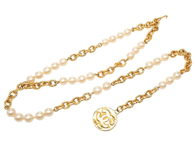 Weißer Chanel CC Gürtel mit Goldplattierung und Kunstperlen