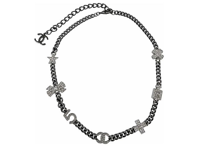 Colar Chanel A22P em metal Coco Mark com strass
