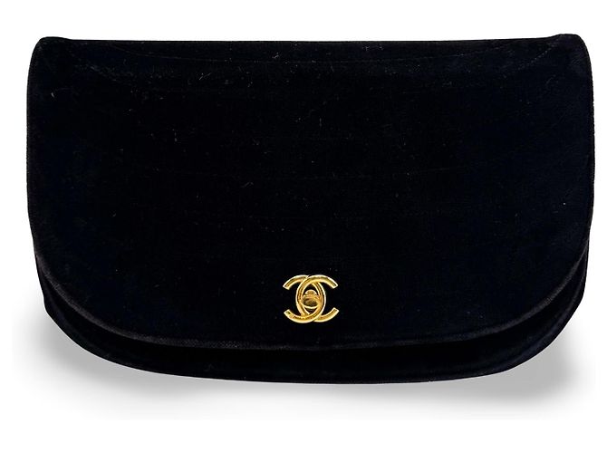 Clutch Chanel CC Half Moon em veludo acolchoado