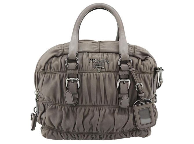 Bolsa Convertible Prada Gaufre em couro Nappa Medium