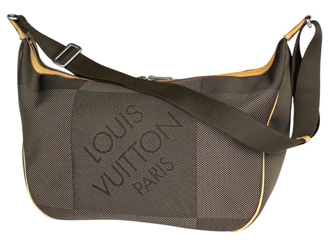 Bolsa de Ombro Louis Vuitton Explorer