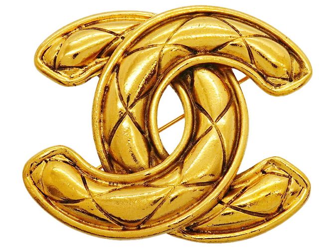 Broche Chanel banhada a ouro