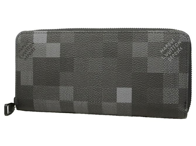 Louis Vuitton Damouflage Zippy Wallet