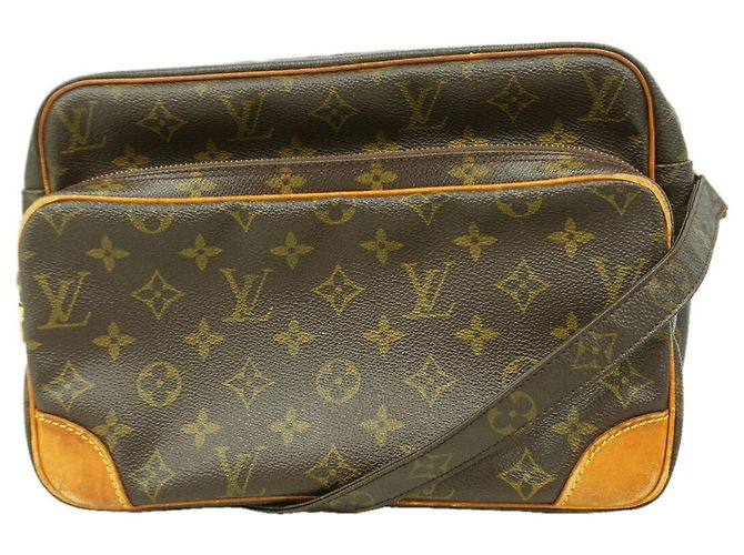 Bolsa de Ombro Louis Vuitton Monogram Nile