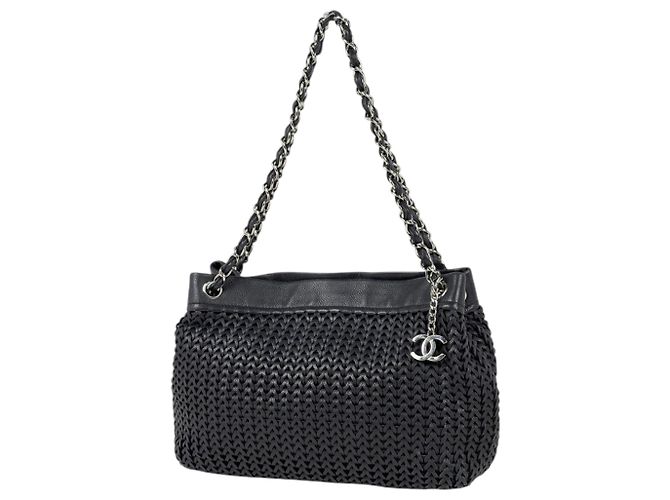 Borsa a tracolla Chanel in pelle nera