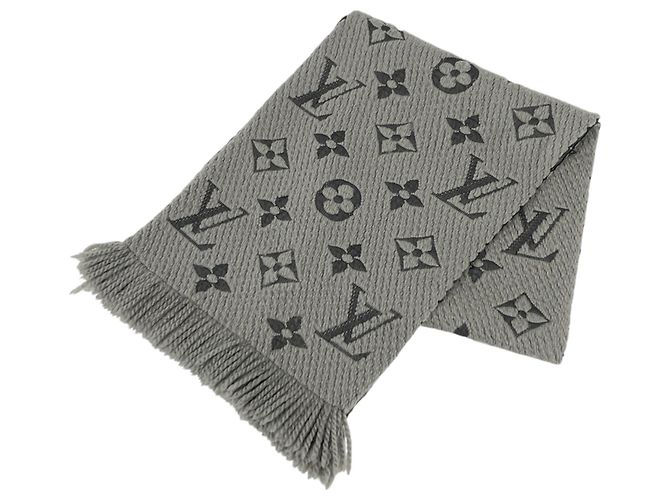 Stola Monogram Louis Vuitton in Gray