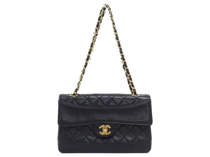 Borsa a tracolla Chanel in pelle d'agnello nera