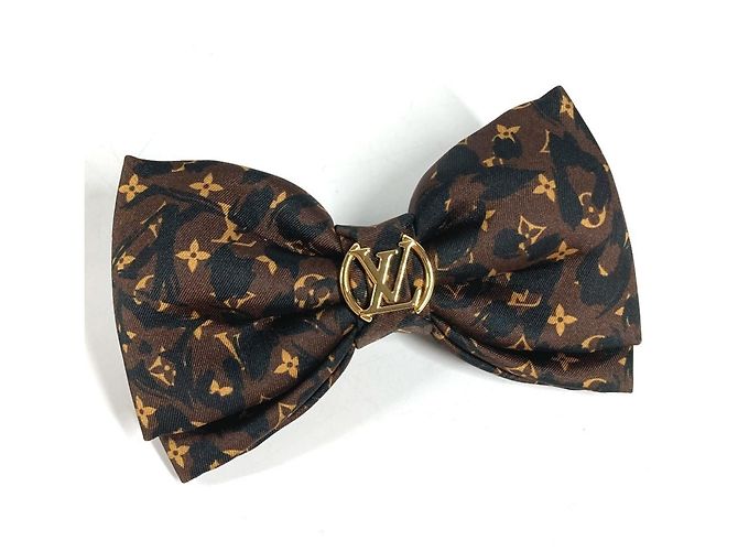 Fermi capelli Louis Vuitton con stampa leopardata