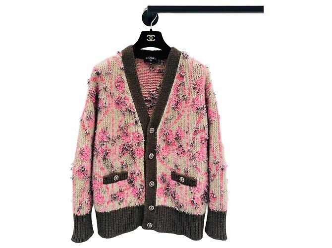 Chanel Cardigan aus Wolle in Rosa mit 3D Blumen