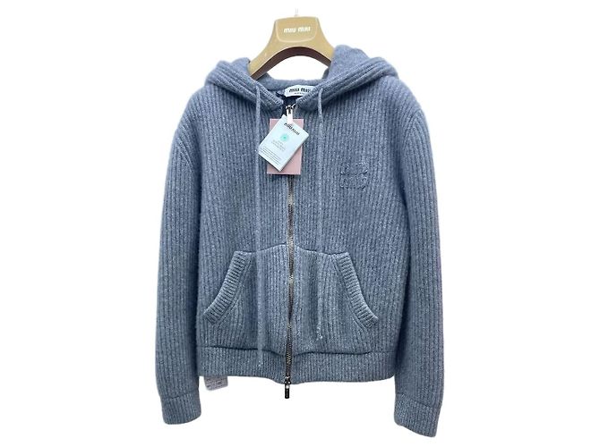 Miu Miu Kapuzenjacke aus Wolle Grau