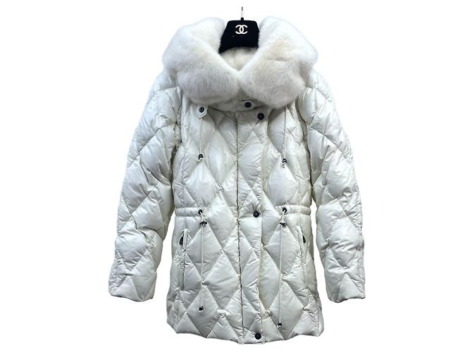 Max Mara White Down Coat with Mink Fur Collar