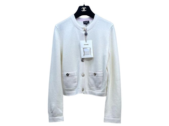 Chanel Cashmere Cardigan Weiß mit gesticktem Logo