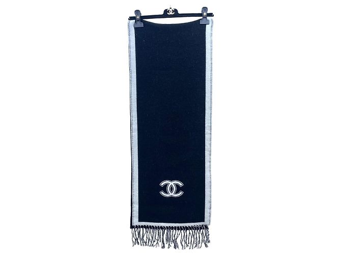 Sciarpa Chanel in Cashmere Bianco e Nero Double C