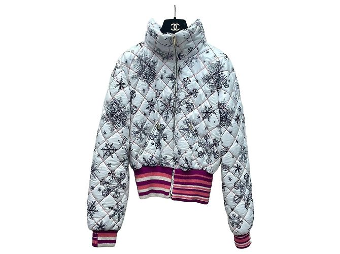 Chanel Steppjacke mit Schneeflocken Muster