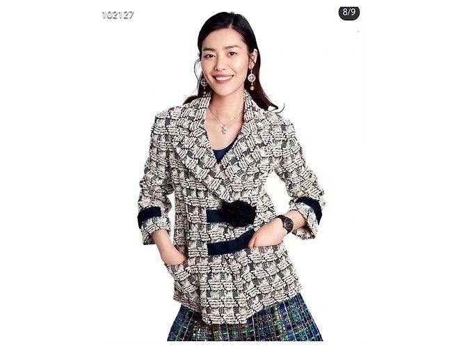 Chanel Tweed Jacke mit abnehmbarer Kamelie