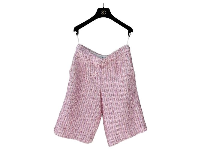 Shorts Chanel em tweed rosa