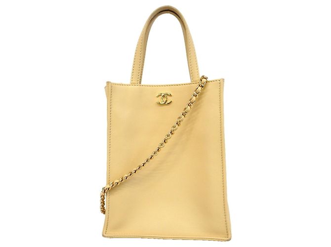 Bolsa 2-Way Chanel em pele de cordeiro bege