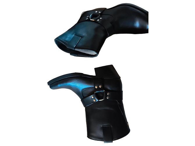 Steve Madden black leather ankle boots
