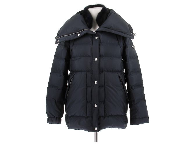 Prada Casaco acolchoado azul marinho com gola de pele