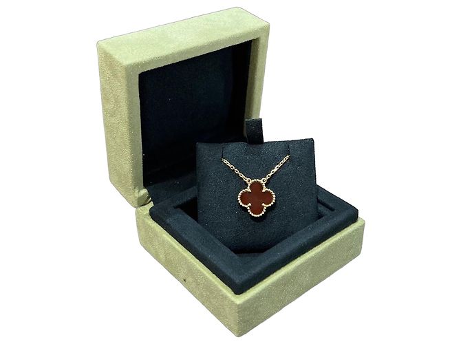 Collana Sweet Alhambra Van Cleef & Arpels oro giallo e corniola