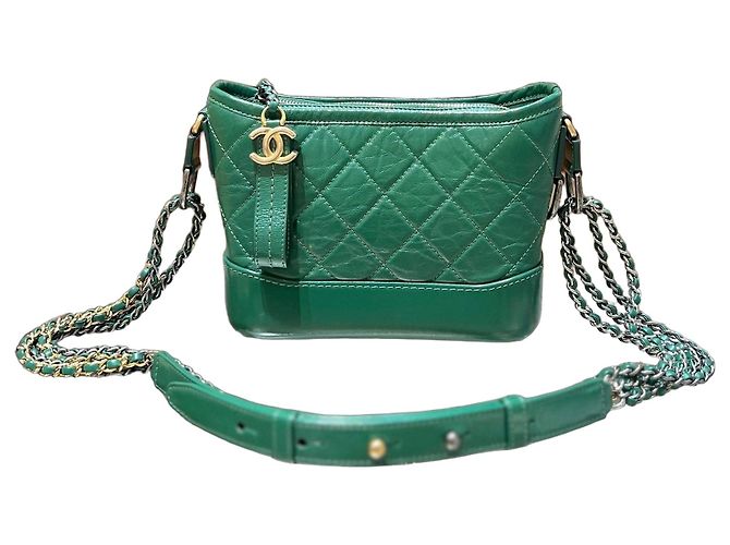 Bolsa de Ombro Chanel
Couro Verde