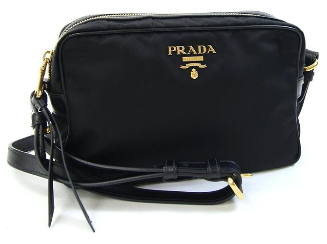 Borsa a tracolla Prada in nylon e pelle nera