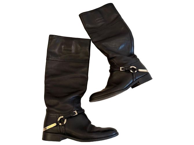 Dior Botas Altas em Couro Preto com Fivela Dourada
