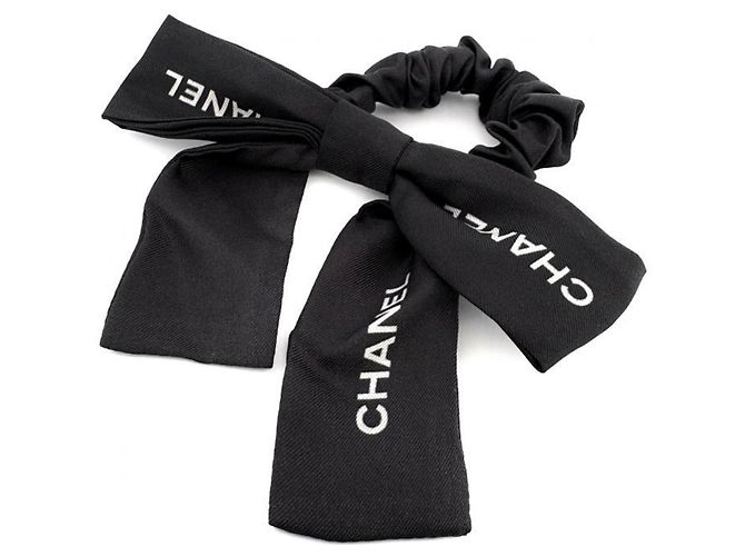 Scrunchie Chanel in nastro di seta con logo