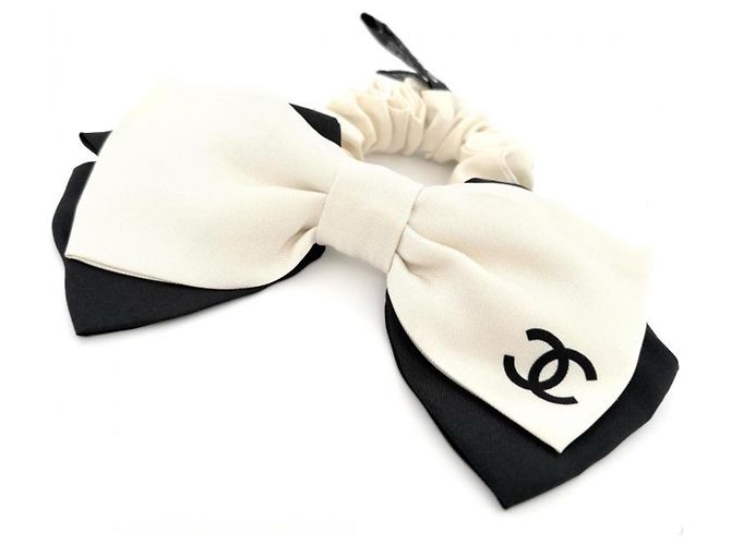 Scrunchie in seta Chanel Coco Mark con nastro