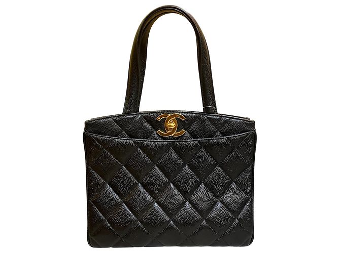 Bolsa Chanel CC acolchoada em couro caviar com fecho rotativo 1994