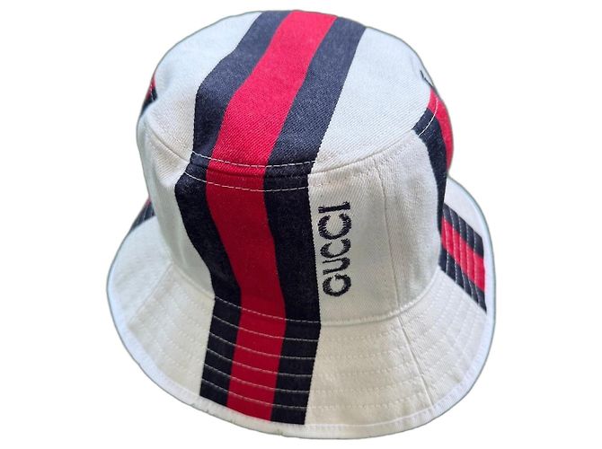 Cappello a secchiello Gucci a righe