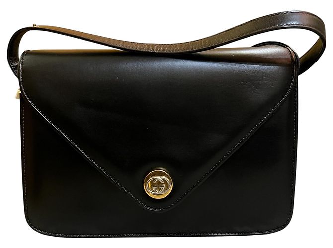 Bolsa de Ombro Envelope Gucci em Pele de Bezerro Interlocking G