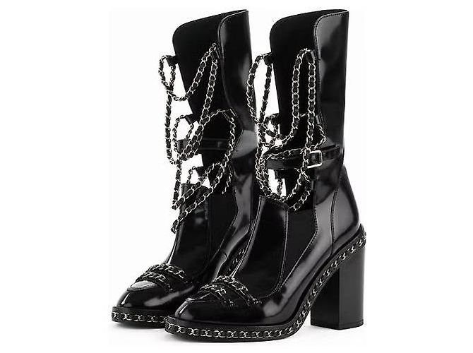 Botines Chanel Fall 2013 Chain Obsession de cuero cepillado negro
