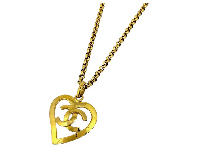 Collar Chanel chapado en oro con corazón Coco Mark