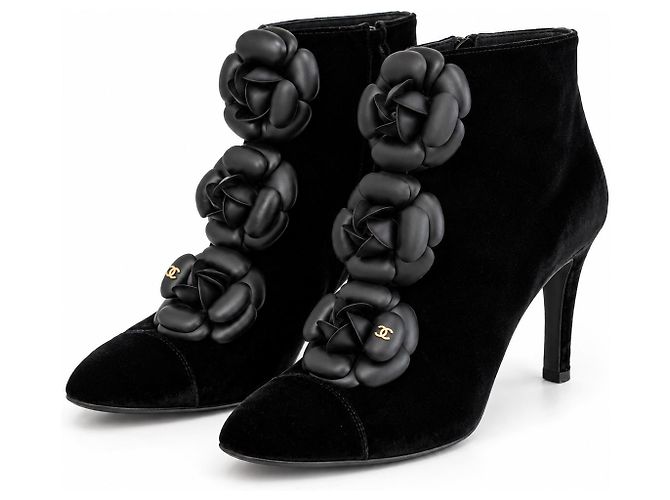 Botines Chanel de terciopelo negro Camelia