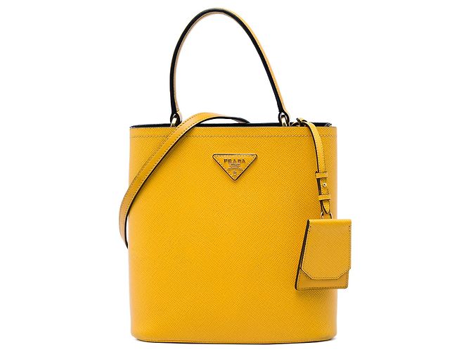 Borsa a secchiello Prada Medium Saffiano Cuir Panier Gialla
