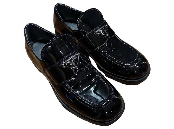 Prada Mocasines de piel charol
