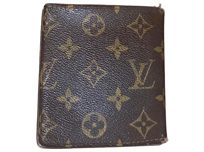 Louis Vuitton Monogram Canvas Bi-fold Wallet