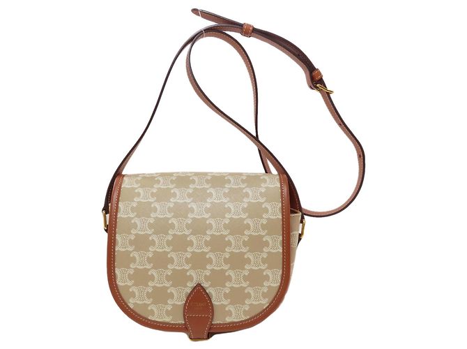 Céline Borsa a spalla Celine Falco Triomphe