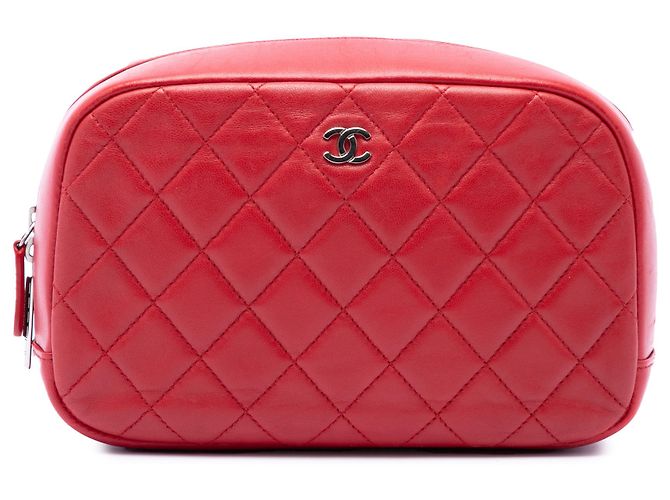 Chanel Neceser Curvy de piel de cordero acolchada Medium CC Rojo